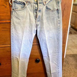Levi's Men's 501 button front jeans. 31x32. Original fit.